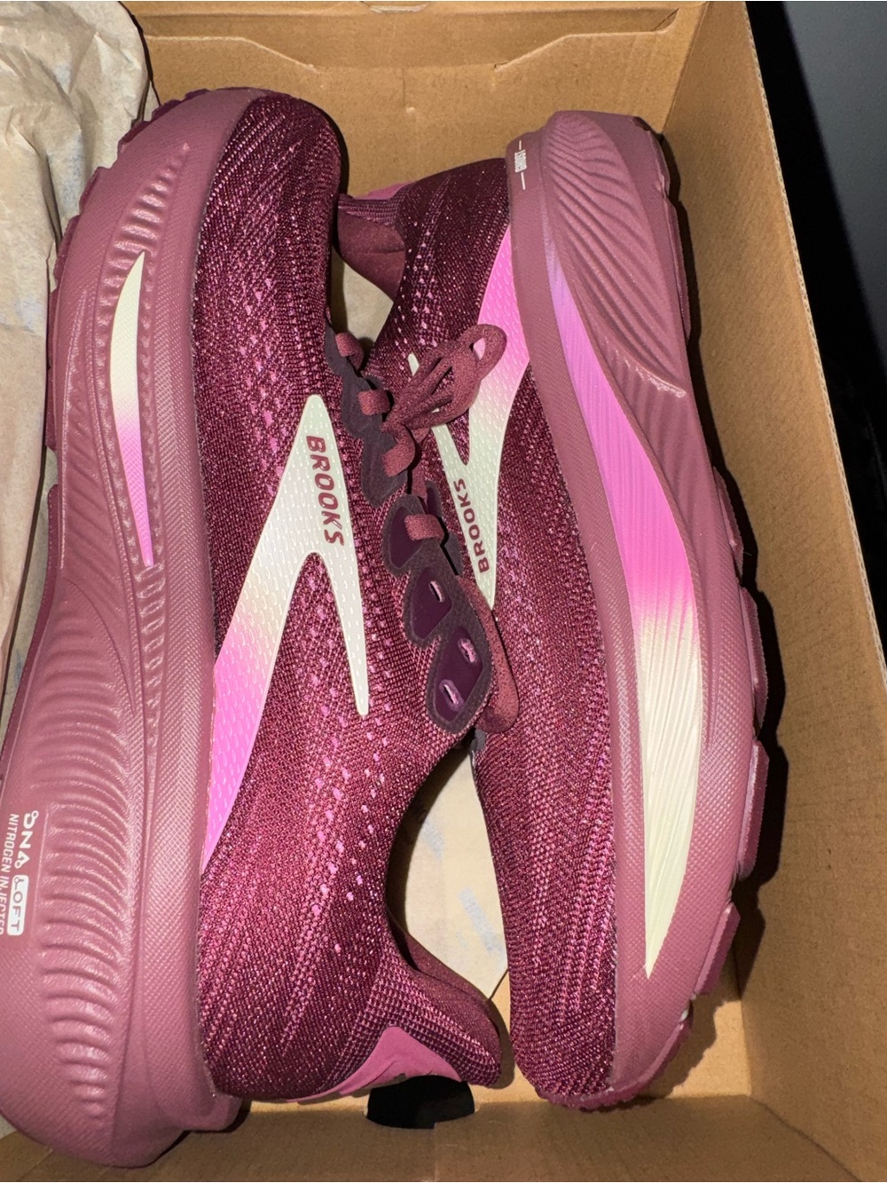 NWT Brooks Ghost Women’s Running Shoes - Burgundy Pink Size 9.5